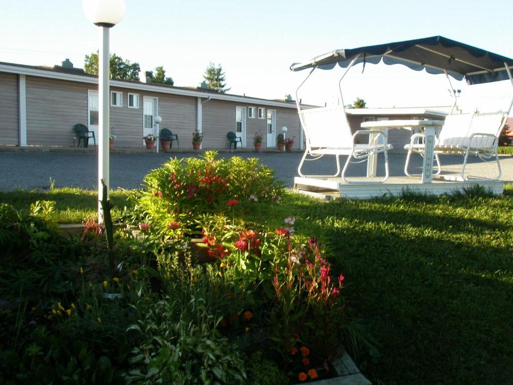 Motel Normandie Louiseville Ngoại thất bức ảnh