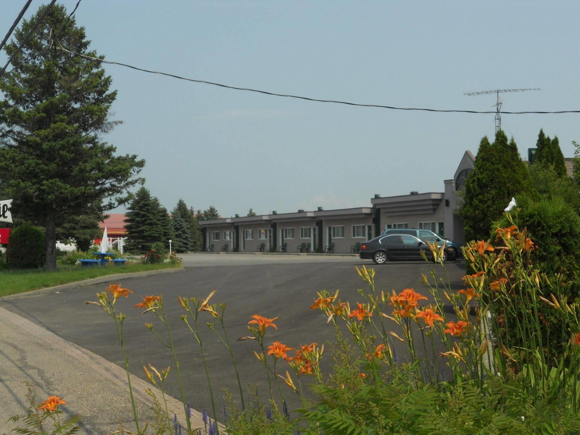 Motel Normandie Louiseville Ngoại thất bức ảnh