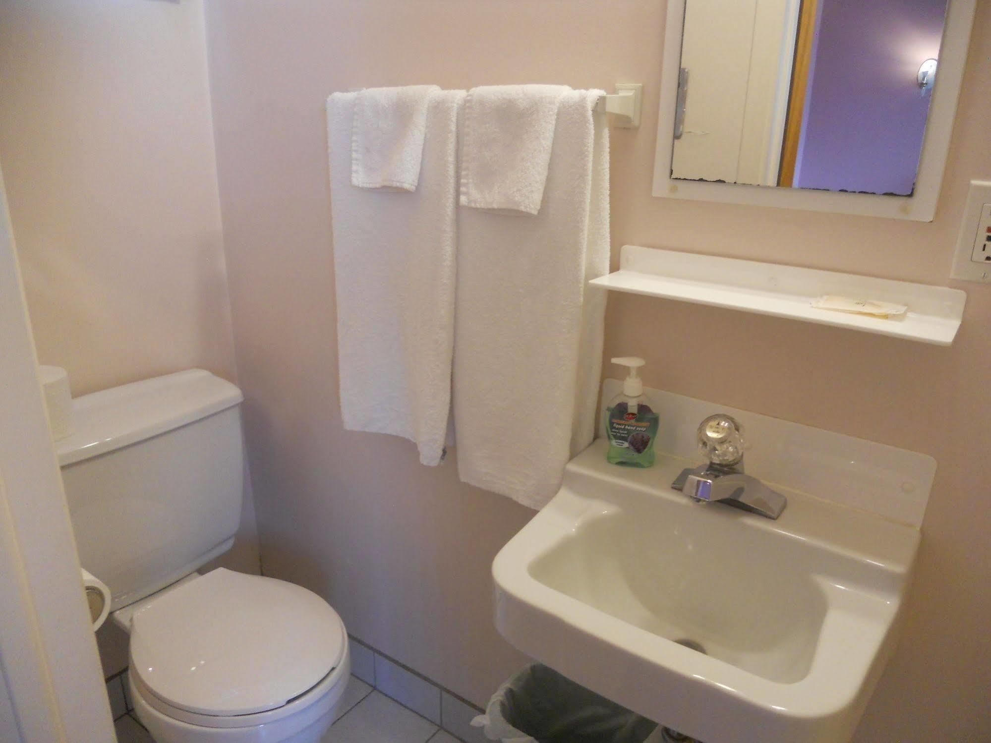 Motel Normandie Louiseville Ngoại thất bức ảnh